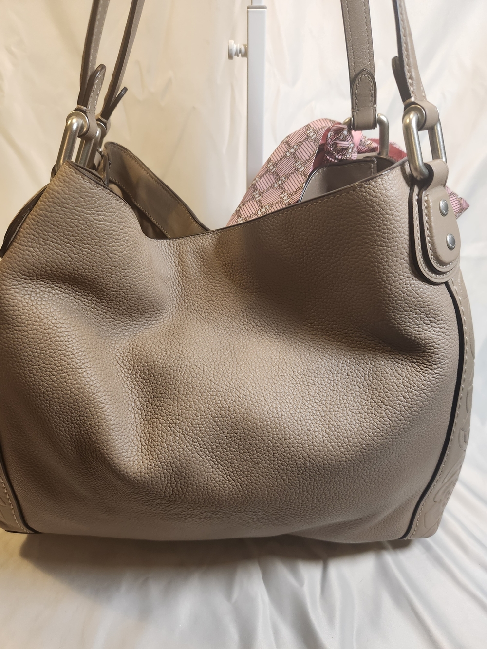 Coach Edie Shoulder Bag 31 with Tea Rose Tooling - Picture 2 of 7